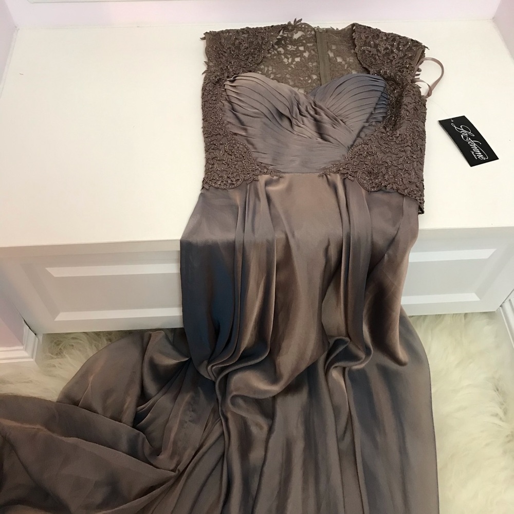 LA FEMME Ruched Chiffon Gown In Cocoa - Picture 4 of 8